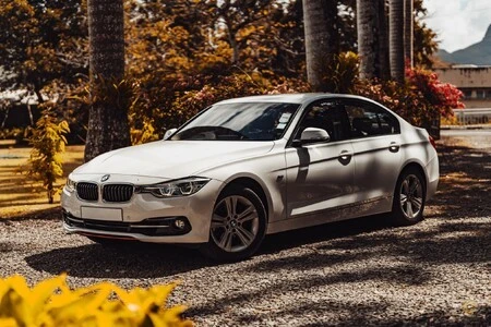 BMW 318i 3-Series