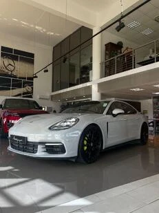 Porsche Panamera 4 E-Hybrid