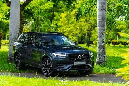 2023 Volvo XC90 B5