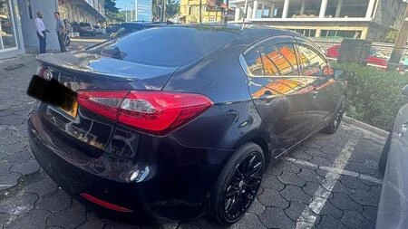 Kia cerato saloon