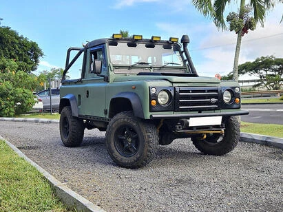 LAND ROVER DEFENDER