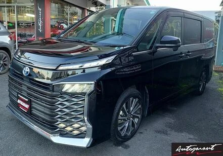 Toyota Voxy 1||9303