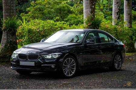 BMW 318i 3-Series