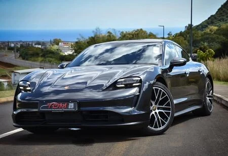 PORSCHE TAYCAN 4s
