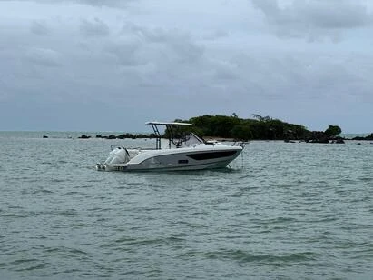 Like New less than 20 hours Beneteau Flyer 9