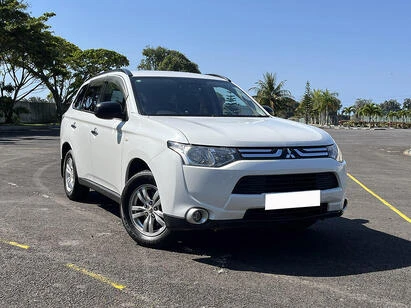 MITSUBISHI OUTLANDER (7-seater) – 2.0 – 2014