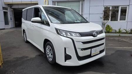 Toyota Noah 1||24689