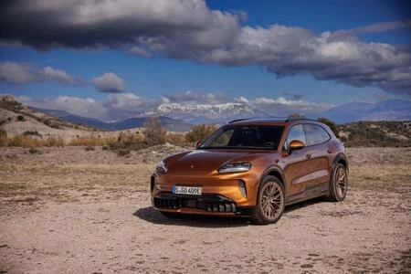 Porsche Cayenne 1||34718