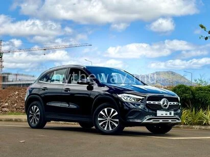 Mercedes-Benz GLA 180 1.3 2021